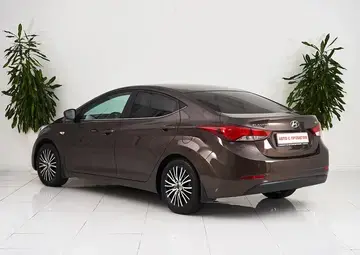 Hyundai Elantra Вид 4